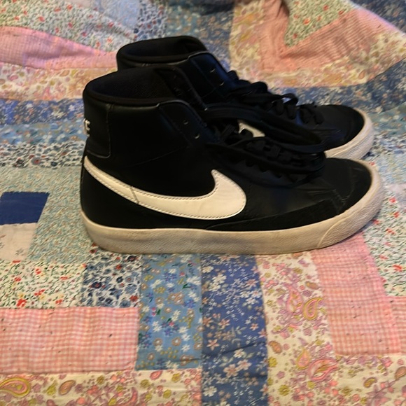 Nike black and white high tops. Size 5.5 Youth - Picture 1 of 6